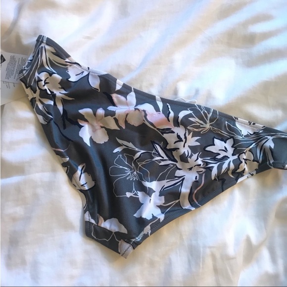 COPY - 🎩 Athleta Aqualuxe Wildflower Tankini - Picture 5 of 13